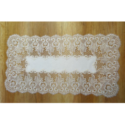 Elegante Tischdeckenserie Lenja aus Satin mit Plauener Spitze in natur