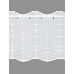 Nahaufnahme der halbtransparenten Scheibengardine mit Stangendurchzug und beigem Rautenmuster.