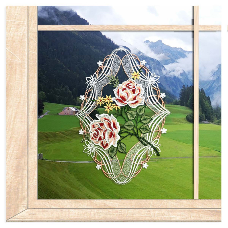 Fensterbild mit großen Rosenblüten aus echter Plauener Spitze