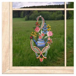 Spitzenfensterbild Kanne mit Blüten aus Plauener Spitze
