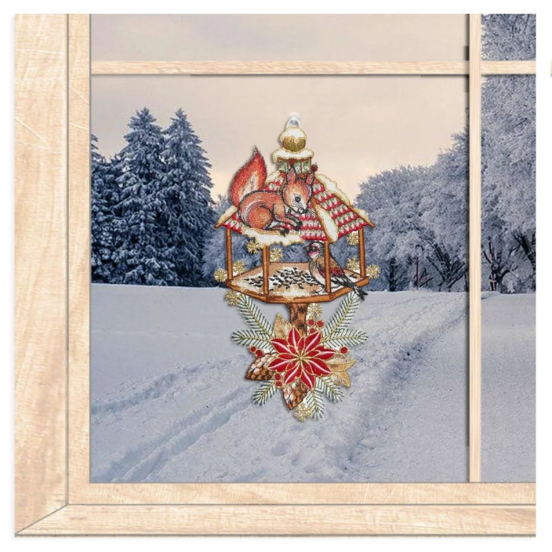 Winter-Fensterbild Eichhörnchen auf dem Vogelhaus aus Plauener Spitze