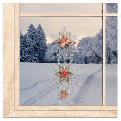 Weihnachtssterne als Fensterbild aus echter Plauener Spitze, dekorativ aufgehängt am Wohnzimmerfenster.