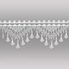 Elegant gestickte Scheibengardine Fay aus weißer Plauener Spitze: Transparenter Scheibenhänger mit Schlaufen.