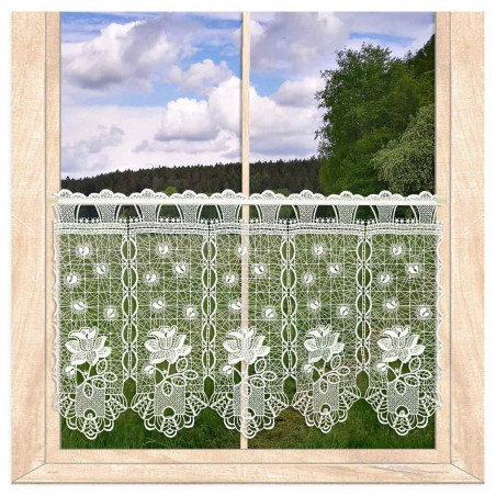 Am Fenster montiert: Transparente Kurzgardine aus naturweißer Plauener Spitze mit Rosen-Motiv.
