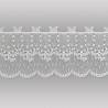 Freigestellte Scheibengardine aus weißer Plauener Spitze mit filigranem Schmetterlings-Muster für Heimtextilien.