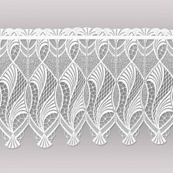 Transparente Scheibengardine aus weißer Plauener Spitze mit elegantem geschwungenem Muster.