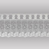 Transparente Bistrogardine aus naturweißer Plauener Spitze mit Blumenmuster und Blütenschlaufen für elegante Heimtextilien.