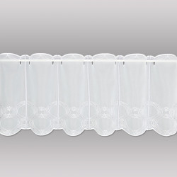Halbtransparenter Bistrovorhang in Weiß mit feiner Stickerei als helle Fensterdekoration. 35 cm hoch