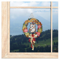 Fensterbild Eule im Herbstkranz aus Plauener Spitze, dekoriert in eine Holzfenster