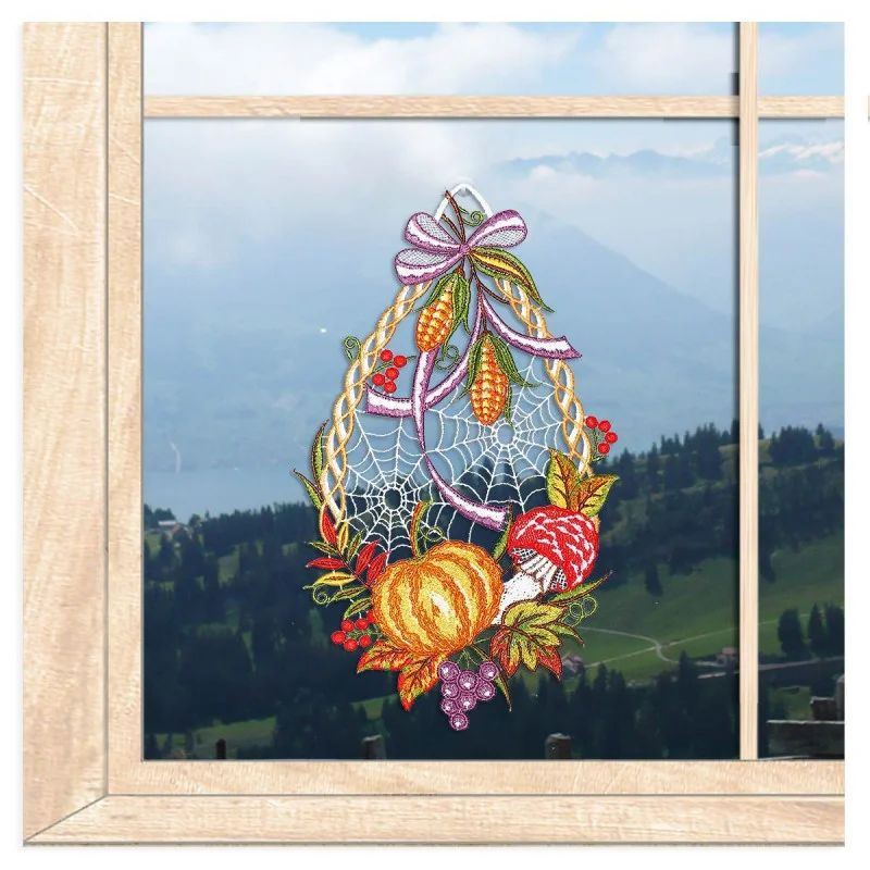 Malerisches Fensterbild Herbstfrüchte aus Plauener Spitze