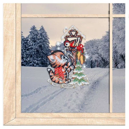 Plauener Spitzen-Fensterbild Kätzchen am Vogelhaus