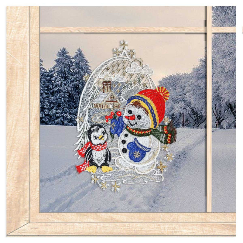 Fensterbild Schneemann mit Pinguin aus Plauner Spitze