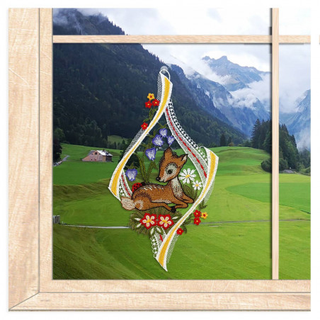 Niedliches Fensterbild Rehkitz aus Plauener Spitze Niedliches Fensterbild Rehkitz aus Plauener Spitze
