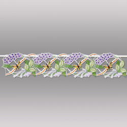 Transparenter Scheibenhänger in Weiß und Flieder mit floraler Stickerei aus Plauener Spitze.