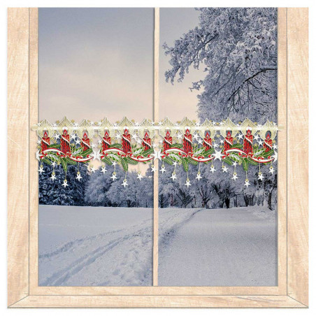 Transparente Kurzgardine mit gestickten Kerzenmotiven als stimmungsvolle Weihnachtsdekoration am Fenster.