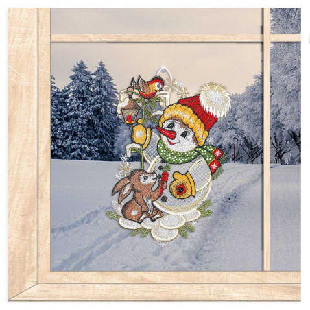 Winter-Fensterbild Schneemann mit Hase und Laterne aus Plauener Spitze