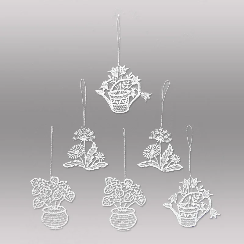 Anhänger Gießkanne, Löwenzahn, Hortensie aus Plauener Spitze Baumbehang