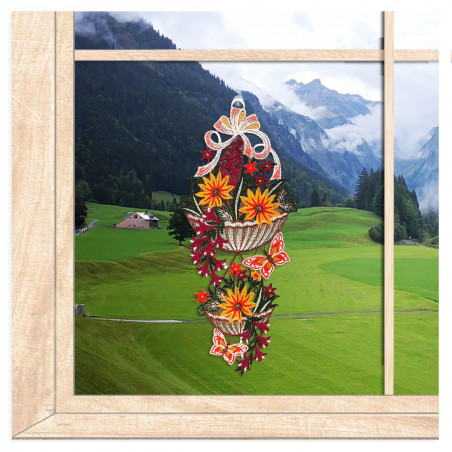 Plauener Spitzen-Fensterbild Blumenampel mit Schmetterling