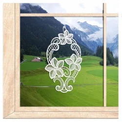 Ansprechendes Fensterbild Lilientraum aus Plauener Spitze