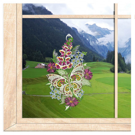 Plauener Spitze-Fensterbild Schmetterling mit Fingerhut lila