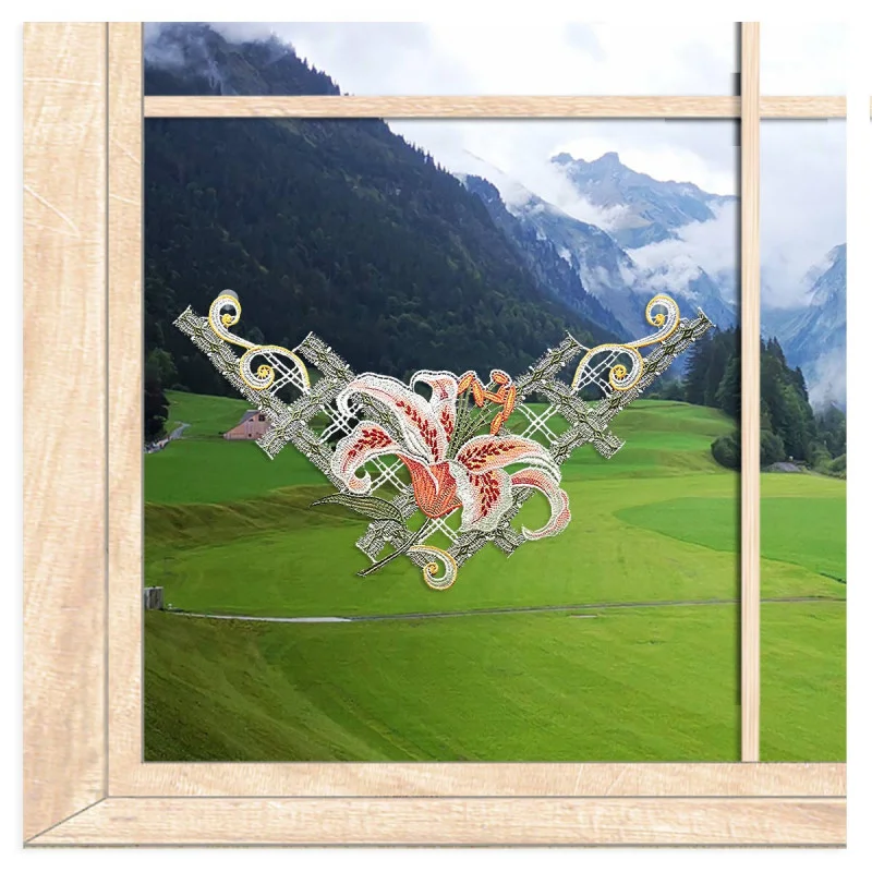 Fensterbogen Lilie in rot aus Plauener Spitze