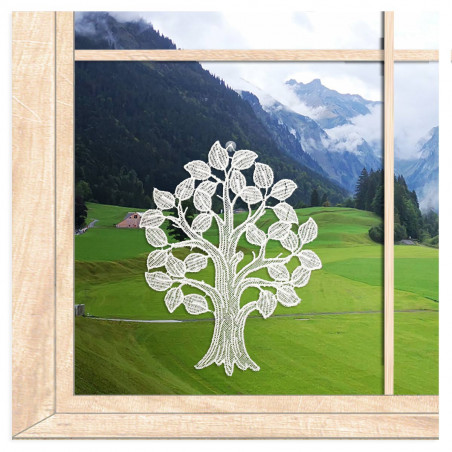 Zeitloses Fensterbild Baum aus Plauener Spitze in cremeweiß