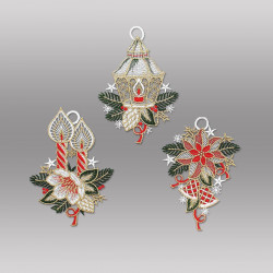 Dreier-Set Fensterbilder aus Plauener Spitze mit Laterne, Kerzen und Weihnachtsstern in Rot, Grün und Gold.