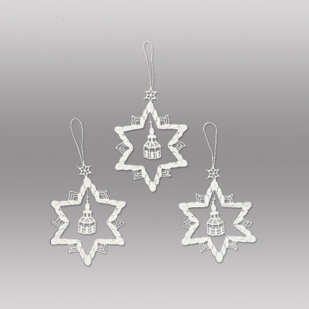 Dreier-Set Christbaumschmuck aus Plauener Spitze: Filigrane cremeweiße Sterne mit detailreich gesticktem Kirchenmotiv.
