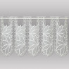 Scheibengardine aus naturweißer Plauener Spitze mit eleganten floralen Motiven als Sichtschutz