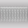 Naturweiße Scheibengardine aus Plauener Spitze mit Blättermotiv und Transparenz für das Fenster.