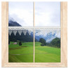 Transparente Scheibengardine aus weißer Plauener Spitze am Holzfenster mit Sicht auf grüne Berglandschaft. 14 cm hoch