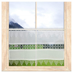 Am Fenster dekoriert: Scheibengardine Linda aus weißer Plauener Spitze mit eleganter Mittelbordüre 60 cm hoch.