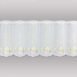 Halbtransparente Bistrogardine aus Plauener Spitze mit beiger Häuser- & Tannenbaum-Stickerei freigestellt, 35 cm hoch