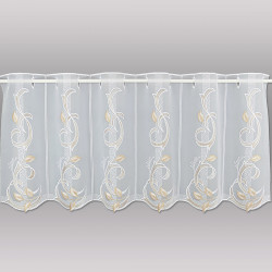 Halbtransparenter weißer Bistrovorhang mit feiner Stickerei in Beige und Braun sowie modernem Stangendurchzug. 40 cm hoch