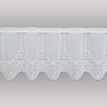 Halbtransparenter weißer Bistrovorhang mit Wellensaum und Ösen-Stangendurchzug. 30 cm hoch