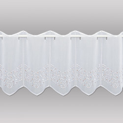 Weiße Scheibengardine aus feinem Voile mit geometrischer Stickerei & Wellensaum, Freisteller. 30 cm hoch