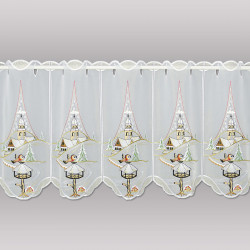 Weisser Stickerei-Vorhang im Detail mit gestickter Kirche und Futterhaus. 35 cm hoch