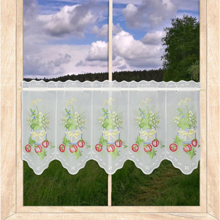Halbtransparente Scheibengardine in Weiß mit Kräutertopf-Stickerei am Fenster mit Bergblick.  35 cm hoch
