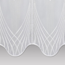 Nahaufnahme von feinem transparentem Voile-Stoff mit filigran aufgestickter Liniengrafik.