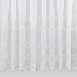 Nahaufnahme der luftigen weißen Gardine mit filigranen Kreis-Motiven und hochwertigem Stickerei-Abschluss.