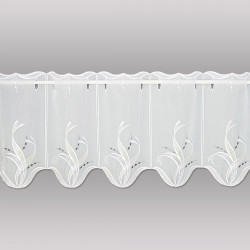 Halbtransparenter weißer Bistrovorhang mit zarter Stickerei und praktischem Stangendurchzug. 30 cm hoch