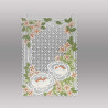 Filigranes Fensterbild Seerosenviereck aus gestickter Plauener Spitze mit zarten Blüten in Pastellfarben.