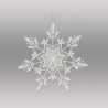 Detailliert gestickter Schneekristall aus weißer Plauener Spitze als filigranes Fensterbild-Motiv.