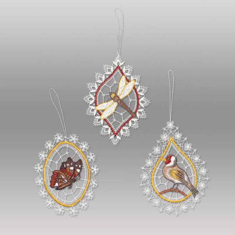 Anhänger Libelle, Schmetterling und Vogel aus Plauener Spitze