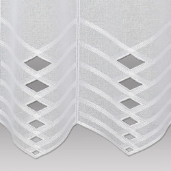 Detailansicht der feinen Plauener Spitze in Weiß mit eleganter Stickerei und modernen Zickzack-Durchbrüchen.