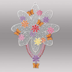 Fensterbild mit gestickter Frühlingsblume aus echter Plauener Spitze, freigestellt auf Grau.