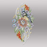 Plauener Spitze Fensterbild mit gestickter Blaumeise und bunten Frühlingsblumen, freigestellt auf Grau.