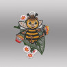 Gesticktes Plauener Spitze Fensterbild mit fröhlicher Biene, Honigtopf und Blüten als farbenfrohe Sommer-Deko.