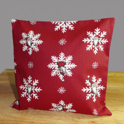 Dekokissen aus festem Webstoff mit winterlichem Allover-Muster aus Schneeflocken und kleinen Weihnachtswichteln.