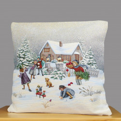 Quadratisches Gobelinkissen mit nostalgischem Wintermotiv spielender Kinder im Schnee aus festem Webstoff.